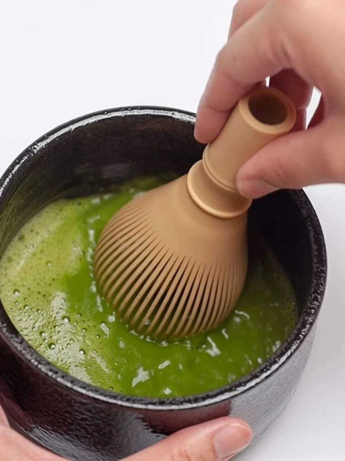 Đánh tan matcha bằng chasen nhựa ABS