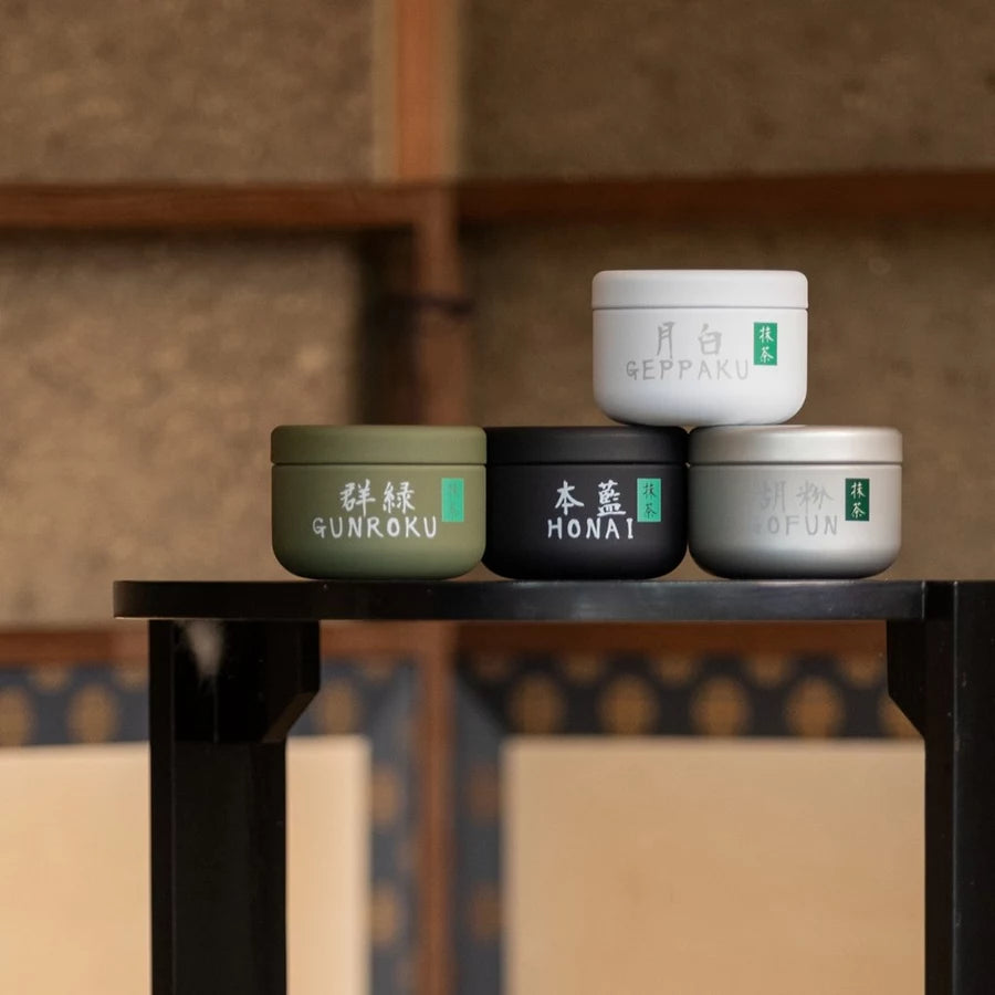 Trưng bày các sản phẩm bột Matcha Tsuchiyama Gunroku nguyên chất, phù hợp cho những ai yêu thích trà đạo